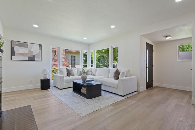 846 Vallejo Way, Sacramento, CA 95818