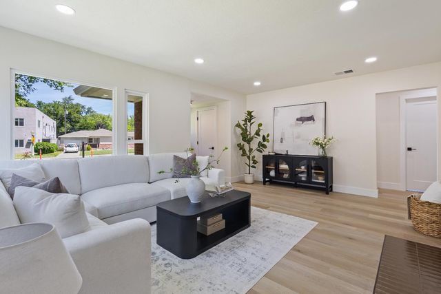 846 Vallejo Way, Sacramento, CA 95818