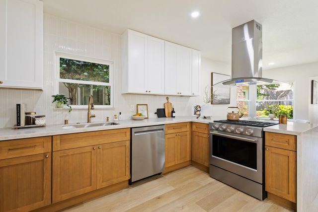 846 Vallejo Way, Sacramento, CA 95818