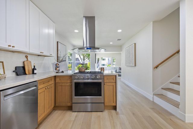 846 Vallejo Way, Sacramento, CA 95818