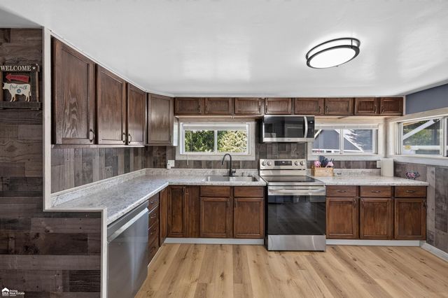 1442 Natalie Drive, Burton, MI 48529