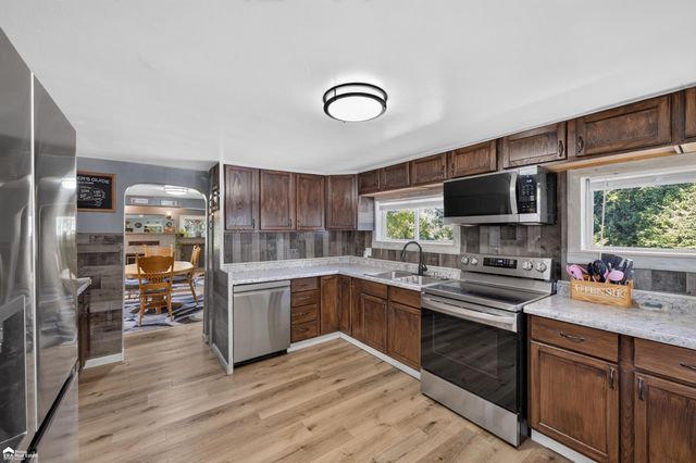 1442 Natalie Drive, Burton, MI 48529