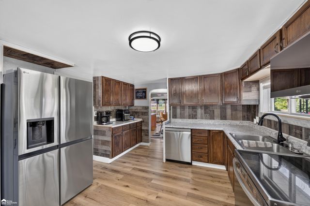 1442 Natalie Drive, Burton, MI 48529