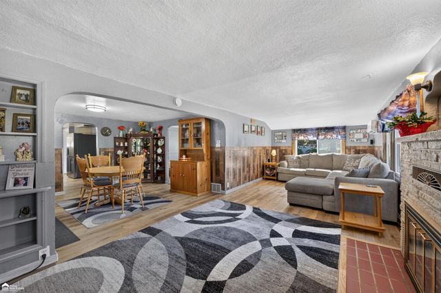 1442 Natalie Drive, Burton, MI 48529