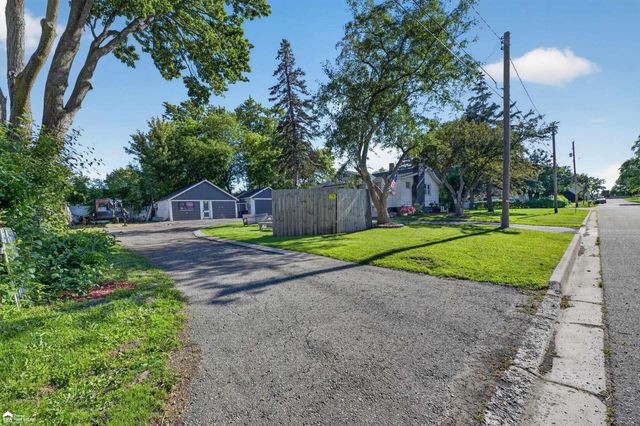 1442 Natalie Drive, Burton, MI 48529
