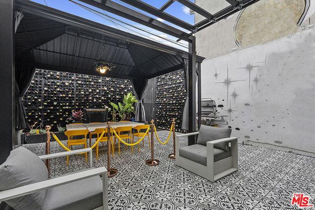 8687 Venice Boulevard, Los Angeles, CA 90034