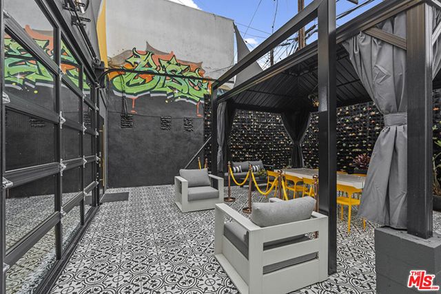 8687 Venice Boulevard, Los Angeles, CA 90034