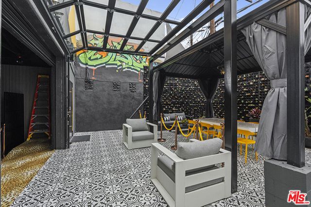 8687 Venice Boulevard, Los Angeles, CA 90034