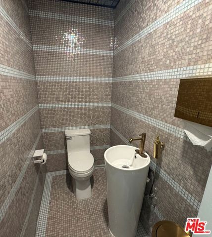 8687 Venice Boulevard, Los Angeles, CA 90034