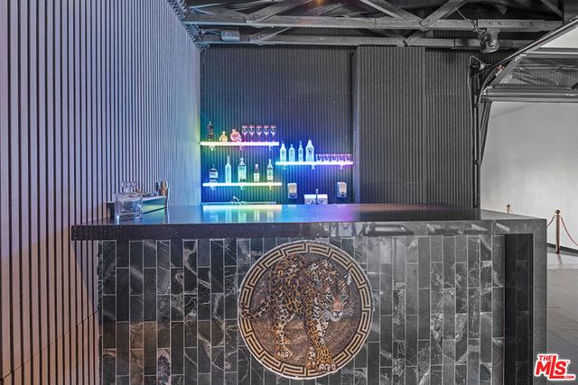 8687 Venice Boulevard, Los Angeles, CA 90034