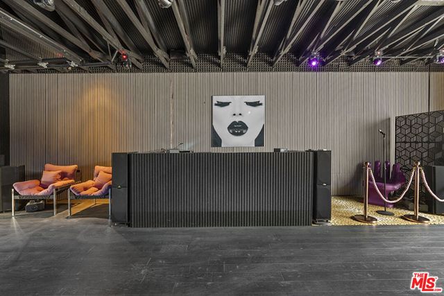 8687 Venice Boulevard, Los Angeles, CA 90034