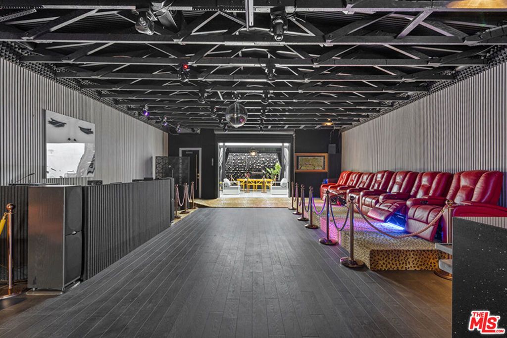 8687 Venice Boulevard, Los Angeles, CA 90034