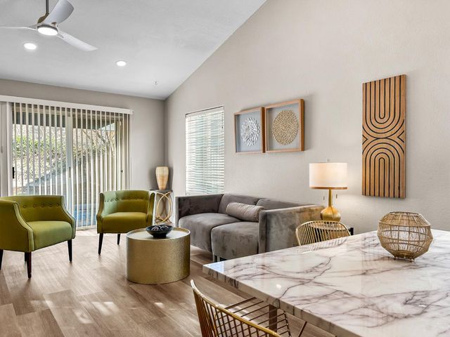 8534 N Meridian Avenue, Fresno, CA 93720