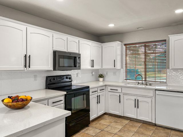 8534 N Meridian Avenue, Fresno, CA 93720