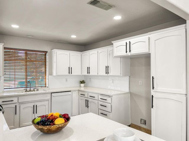 8534 N Meridian Avenue, Fresno, CA 93720