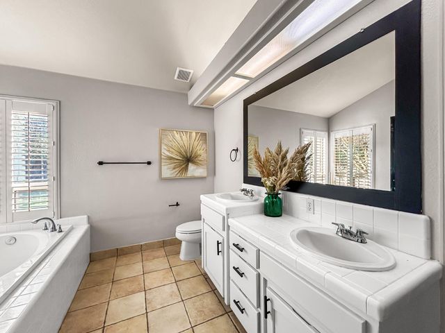 8534 N Meridian Avenue, Fresno, CA 93720