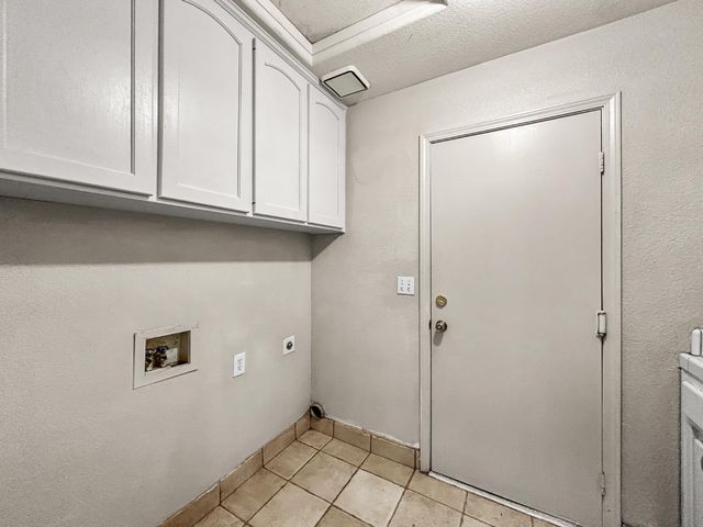 8534 N Meridian Avenue, Fresno, CA 93720