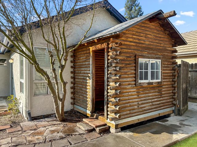 8534 N Meridian Avenue, Fresno, CA 93720