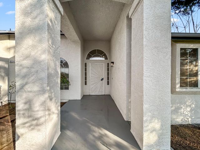 8534 N Meridian Avenue, Fresno, CA 93720