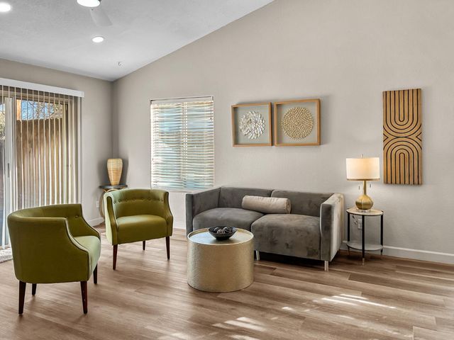 8534 N Meridian Avenue, Fresno, CA 93720