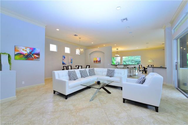 634 Soliel DR, Naples, FL 34110