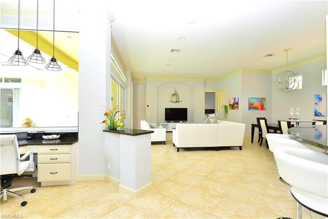 634 Soliel DR, Naples, FL 34110