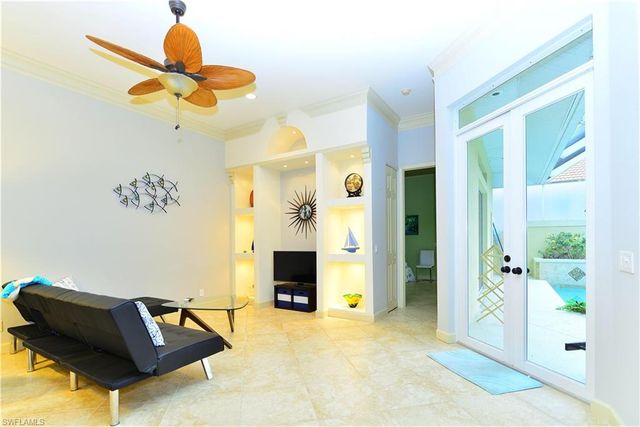 634 Soliel DR, Naples, FL 34110