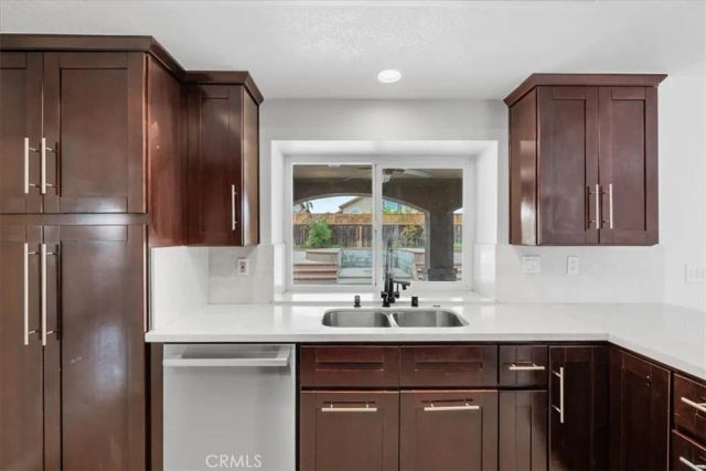 386 Arthur, Corona, CA 92879