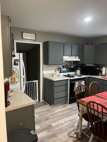 918 E 15th Ave, Winfield, KS 67156