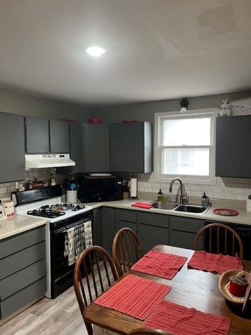 918 E 15th Ave, Winfield, KS 67156