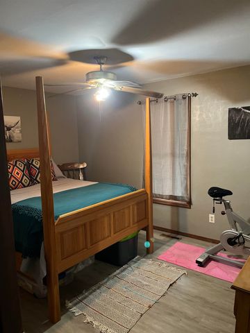 918 E 15th Ave, Winfield, KS 67156