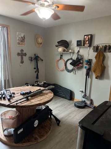 918 E 15th Ave, Winfield, KS 67156