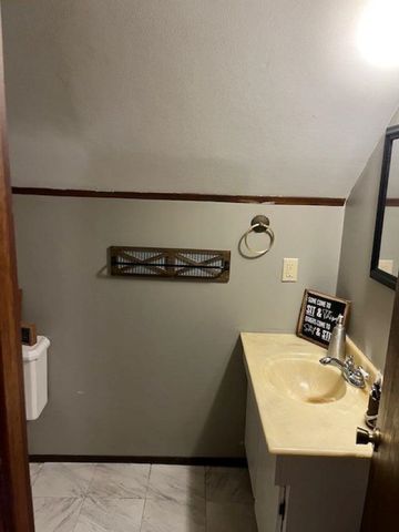 918 E 15th Ave, Winfield, KS 67156