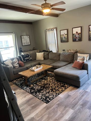 918 E 15th Ave, Winfield, KS 67156