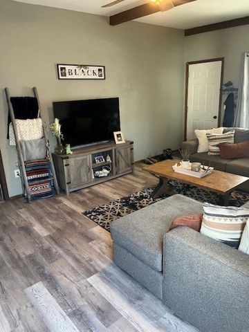 918 E 15th Ave, Winfield, KS 67156