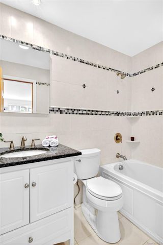 1019 Whittier Avenue, New Hyde Park, NY 11040