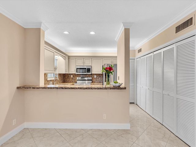 333 SE 20th Avenue 204, Deerfield Beach, FL 33441