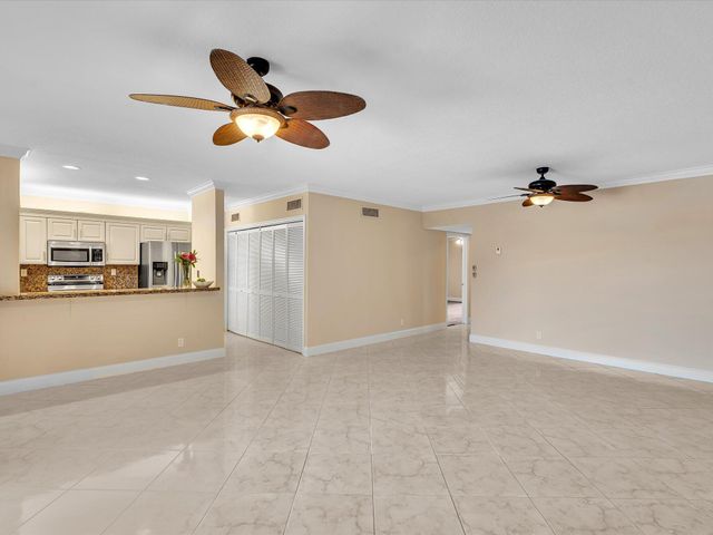 333 SE 20th Avenue 204, Deerfield Beach, FL 33441