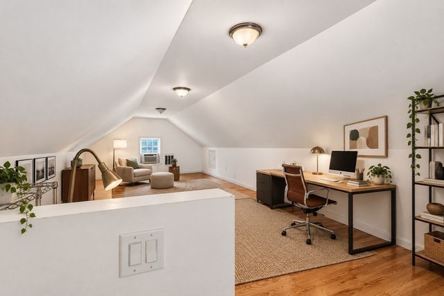 118 Oakdale Rd, Newton, MA 02461