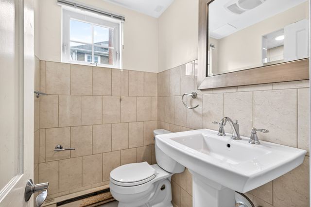 118 Oakdale Rd, Newton, MA 02461
