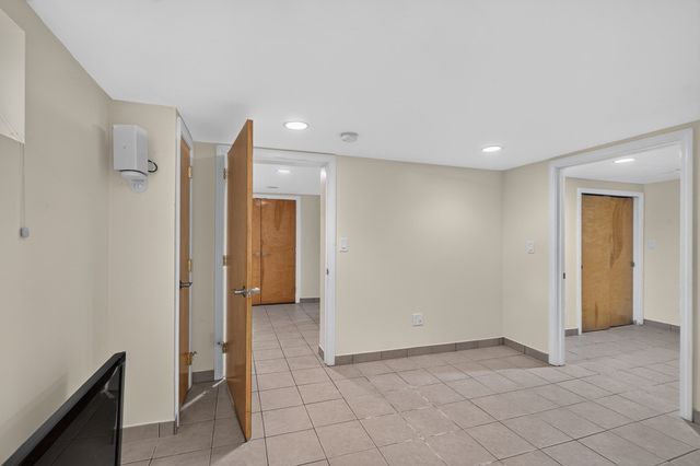 118 Oakdale Rd, Newton, MA 02461