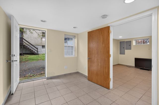 118 Oakdale Rd, Newton, MA 02461