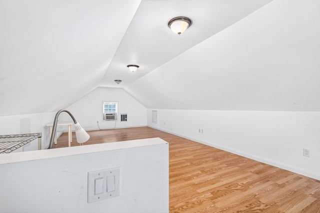 118 Oakdale Rd, Newton, MA 02461