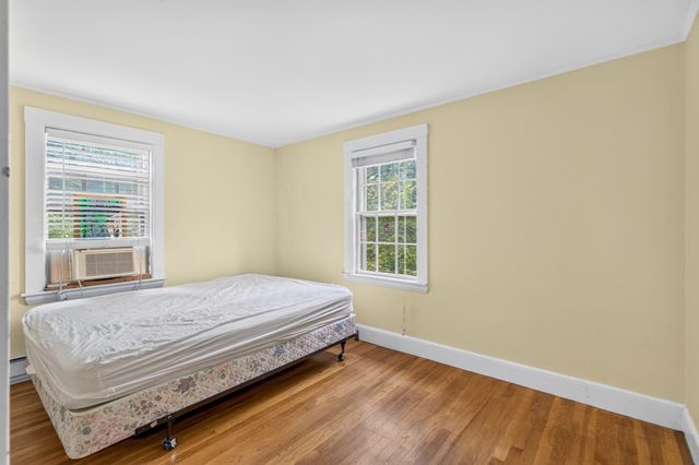 118 Oakdale Rd, Newton, MA 02461