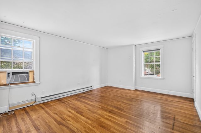 118 Oakdale Rd, Newton, MA 02461