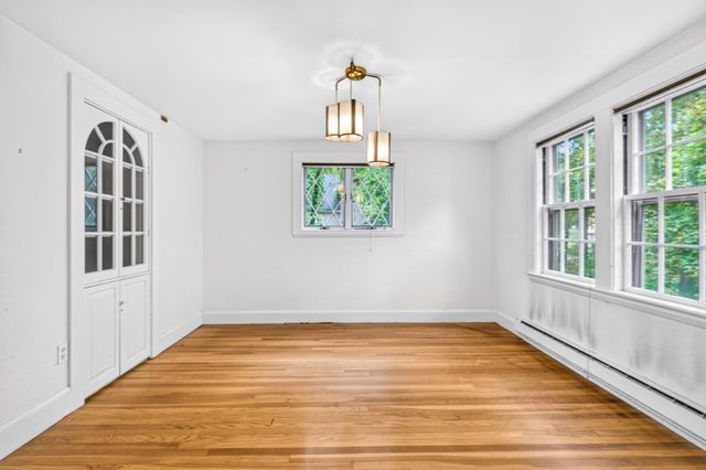 118 Oakdale Rd, Newton, MA 02461