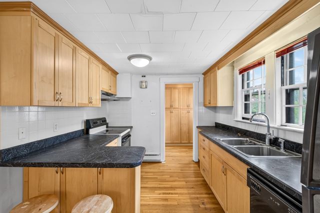 118 Oakdale Rd, Newton, MA 02461