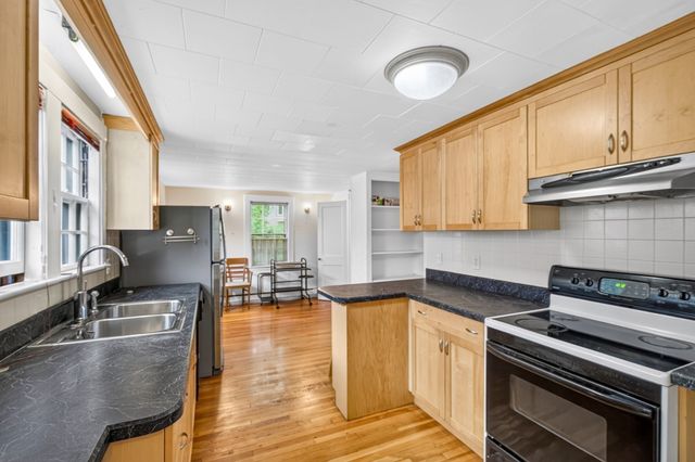 118 Oakdale Rd, Newton, MA 02461