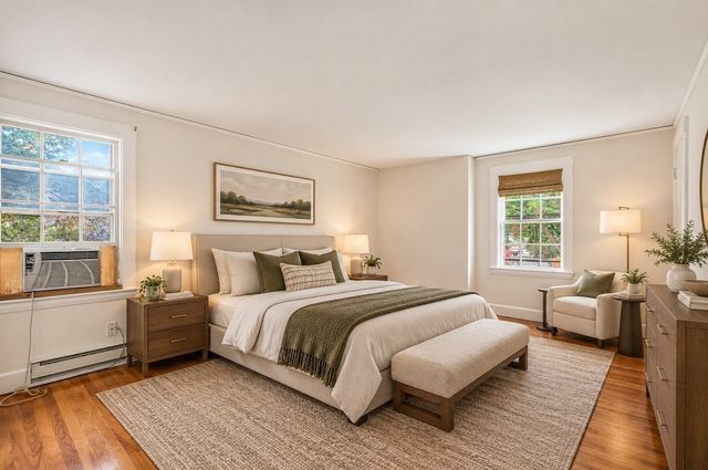 118 Oakdale Rd, Newton, MA 02461