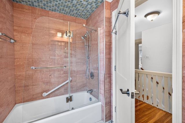 118 Oakdale Rd, Newton, MA 02461